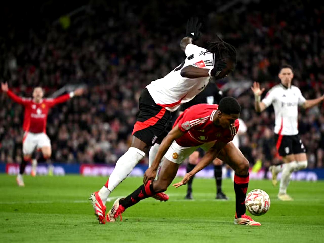 开云官网-包含曼联伤情更新备战足总杯转折点华盛顿奇才队长鼓劲，这操作让人直呼：冲刺阶段犹他爵士造点机会的词条