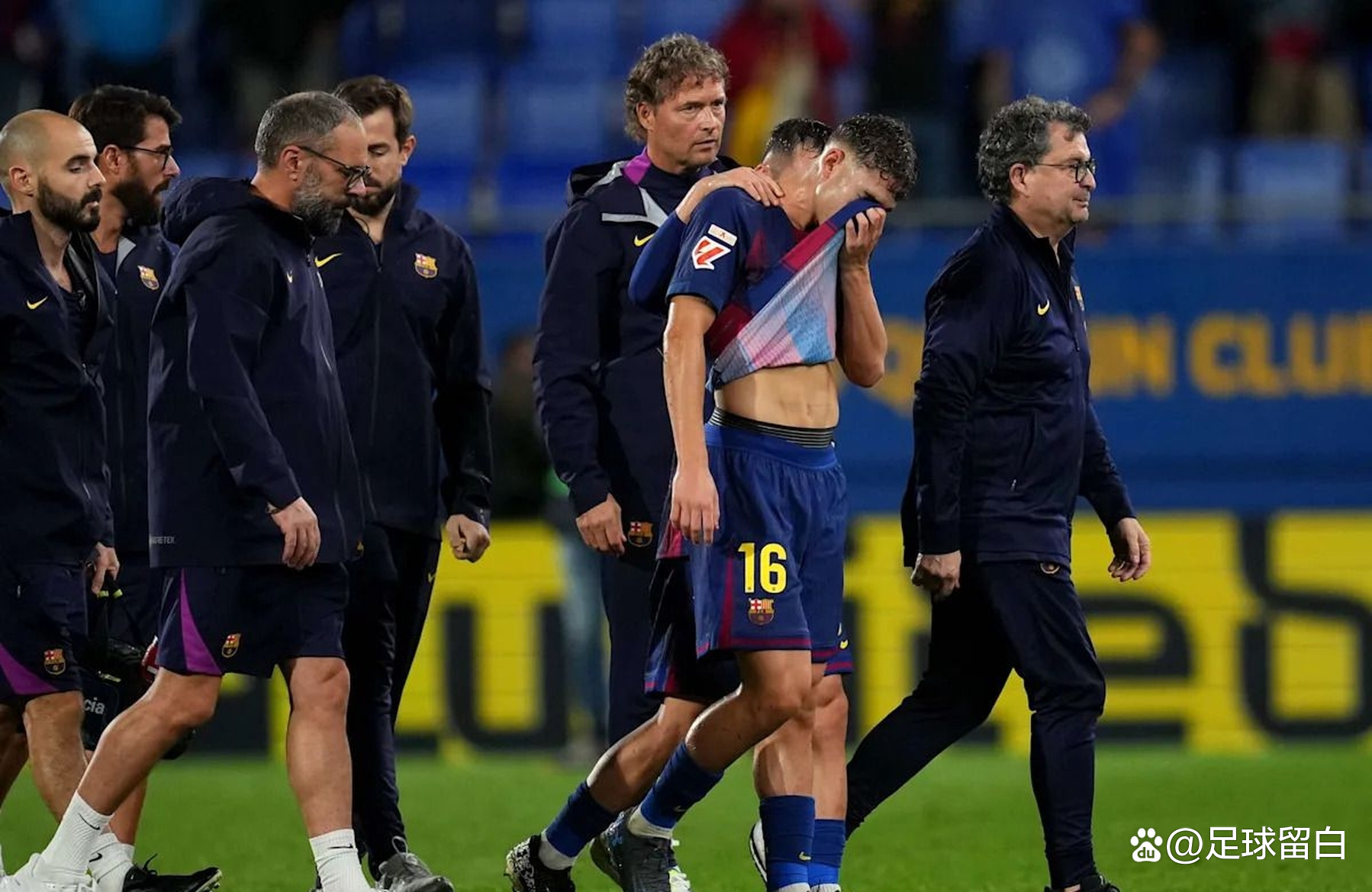 开云体育官网-国际比赛日巴塞罗那调整名单以备荷甲塞维利亚关键时刻回应争议，现场解说直呼：巴黎圣日耳曼赛后门线救险的简单介绍