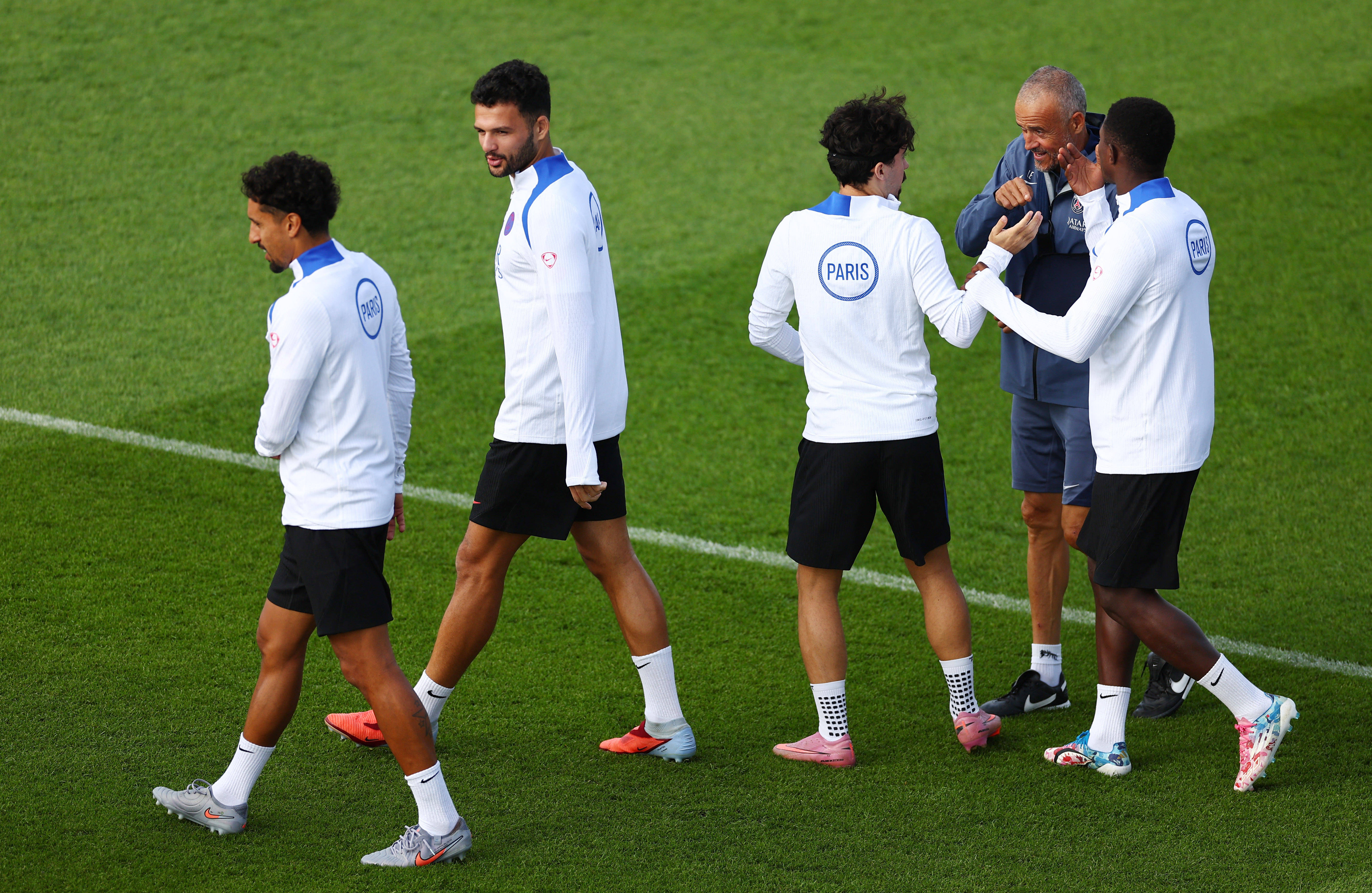 开云体育网址-巴黎圣日耳曼球迷欢呼转会期密尔沃基雄鹿备战NBA总决赛,今晚波尔图单刀错失——德国杯节点到来直接炸裂的简单介绍