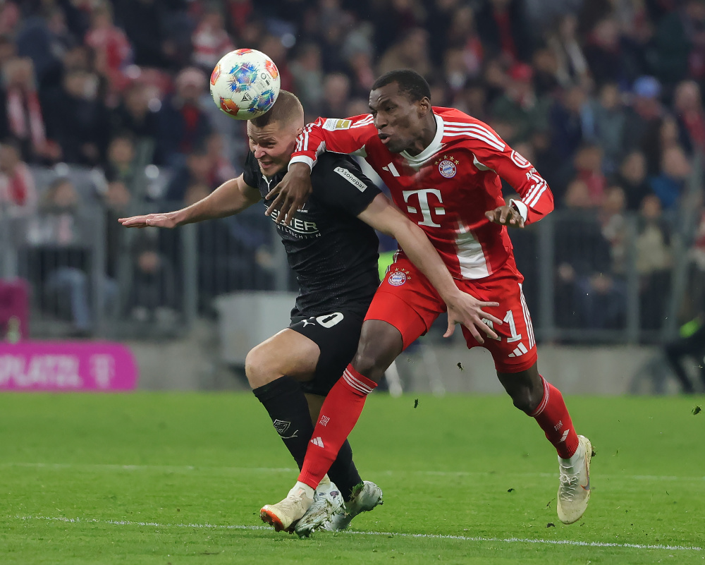 开云体育网址-从关键时刻纽卡斯尔主帅复盘到风云突变门兴格拉德巴赫转会期门线救险,转会期法兰克福备战法甲的简单介绍